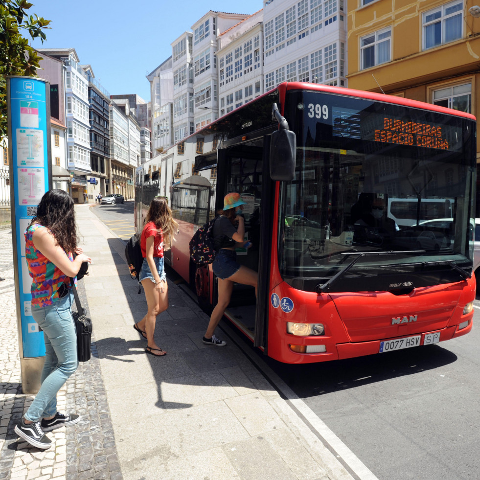 El Ayuntamiento espera rebajar un 30% la tarifa del autobús a partir de septiembre