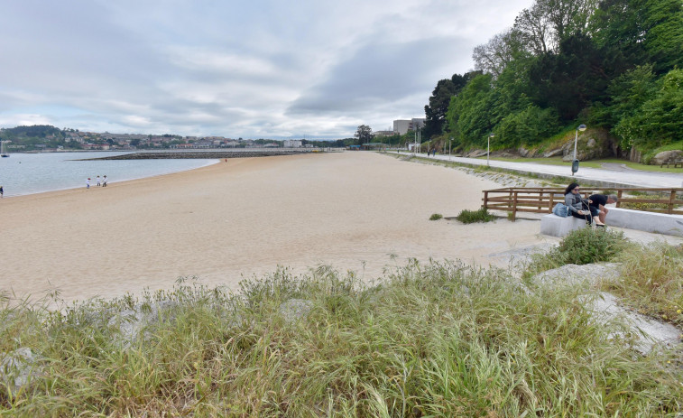 Prohibición temporal de baño por bacterias fecales en la playa de Oza