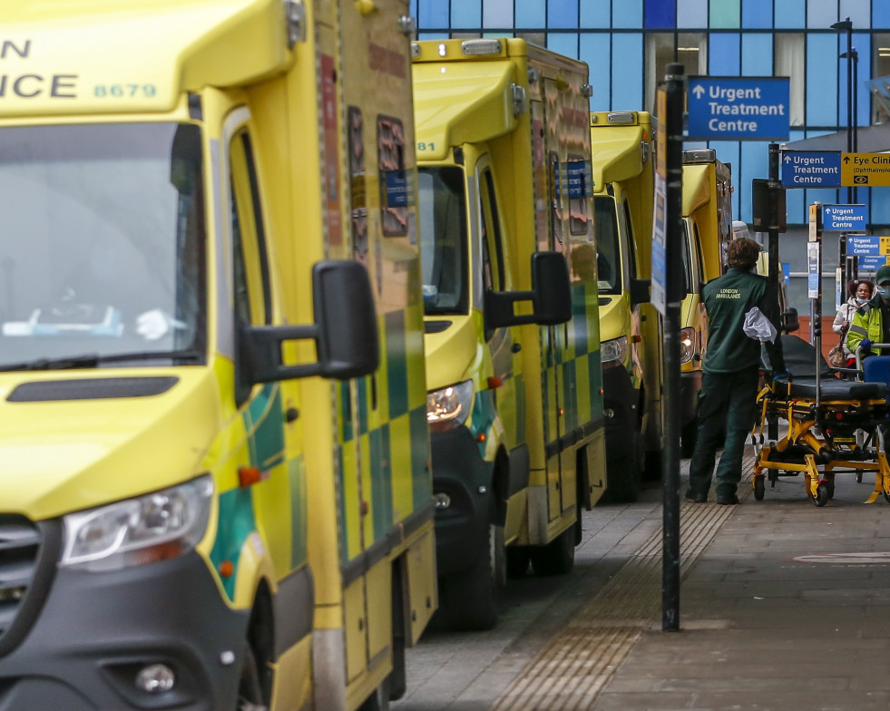 Ambulancias en el hospital Royal London de Londres