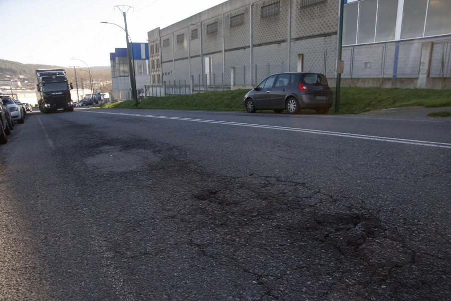 Desvío del tráfico en Arteixo por las obras de la avenida de la Diputación