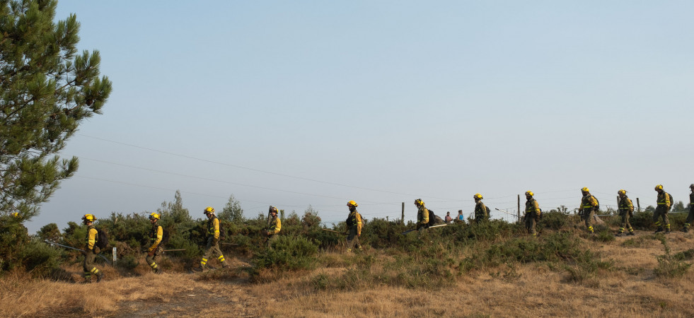 El incendio de Boiro, con 2.000 hectáreas calcinadas, el único de los grandes incendios activo