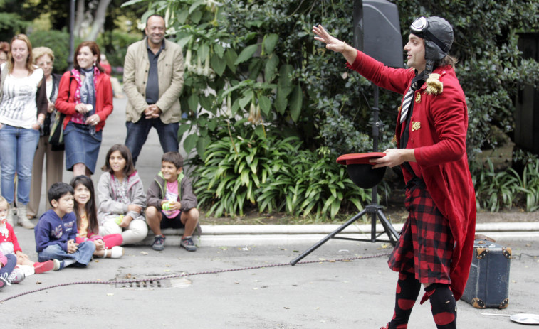 La programación de Cascarillarte llega hoy a la plaza de As Conchiñas con la actuación de Peter Punk