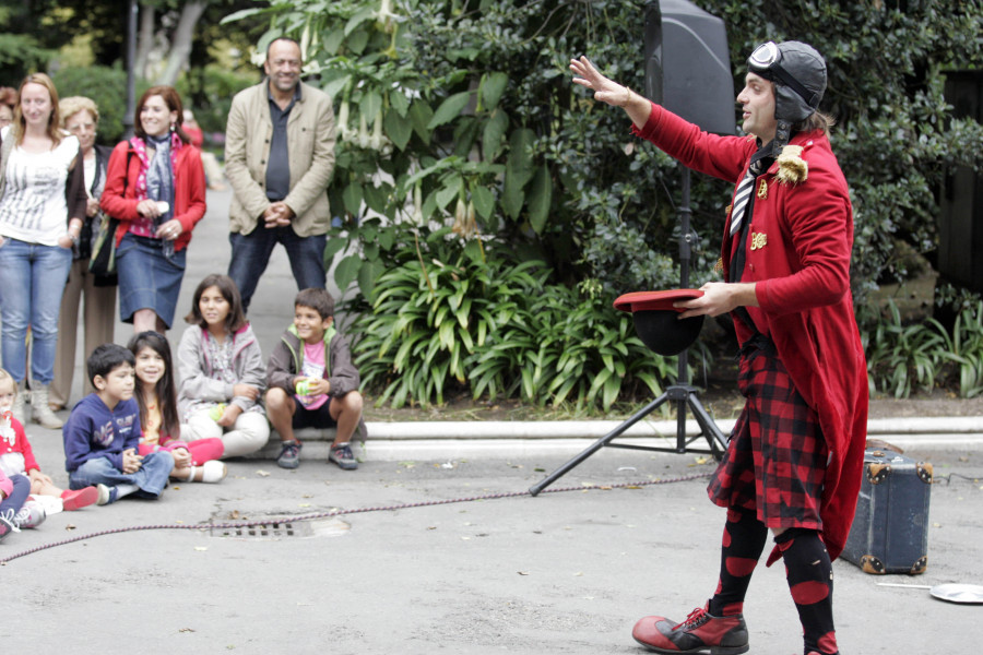 La programación de Cascarillarte llega hoy a la plaza de As Conchiñas con la actuación de Peter Punk