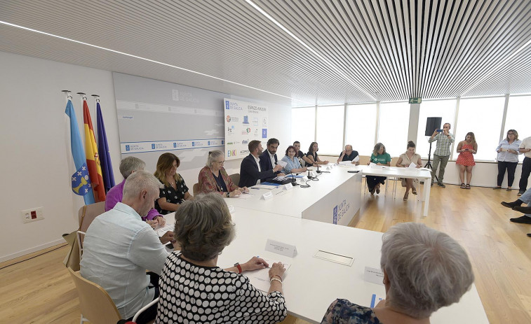 La Xunta entrega doce locales del Espazo Amizar a dieciséis entidades del ámbito sanitario