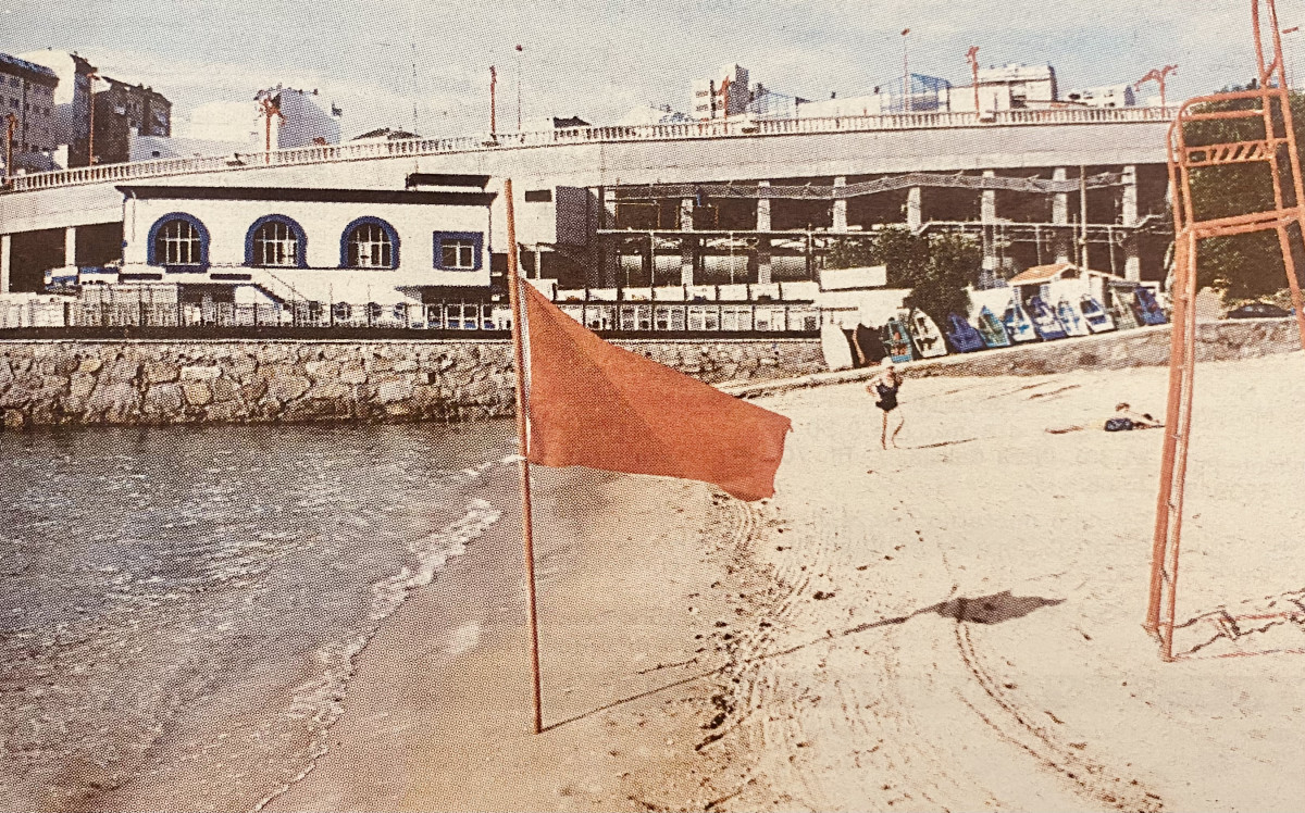 Bandera roja por un vertido de fecales en San Amaro en 1997
