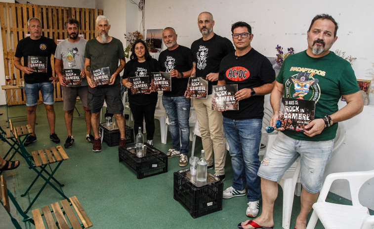 El libro '30 años del Rock in Cambre' aterriza en el mercado de San Agustín