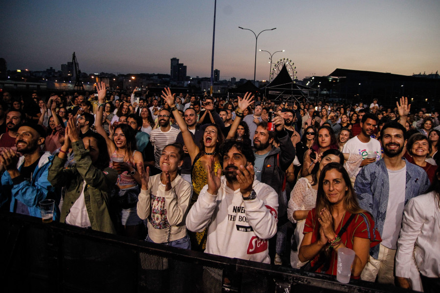 El Ayuntamiento de A Coruña dice que habrá conciertos en el muelle, pero el puerto niega el acuerdo