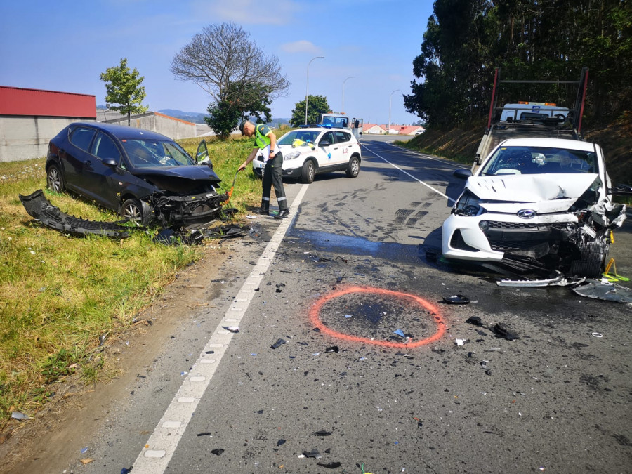 Tres personas resultan heridas de gravedad en un accidente en Bergondo