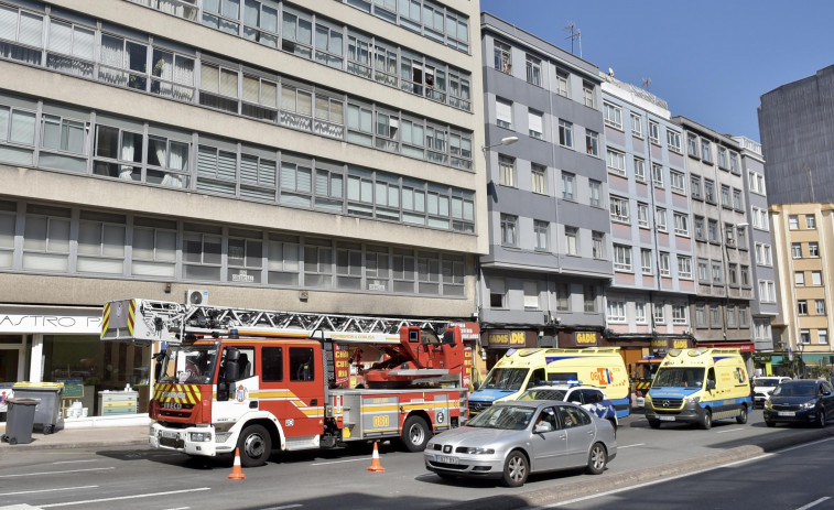 Muere una mujer al precipitarse desde la terraza de un décimo piso en la ronda de Outeiro