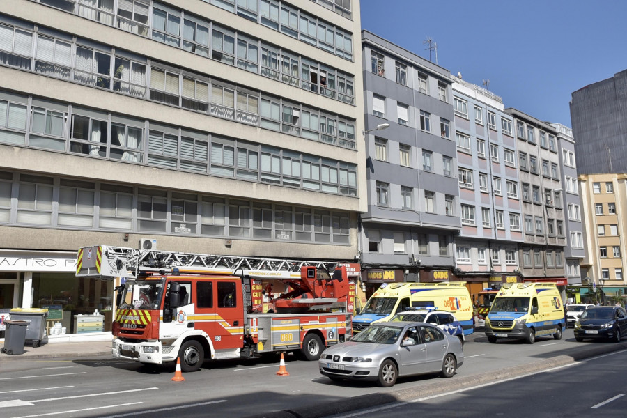 Muere una mujer al precipitarse desde la terraza de un décimo piso en la ronda de Outeiro