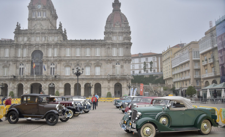 Más de 40 coches clásicos se exhiben en el XXXII Rally Teresa Herrera