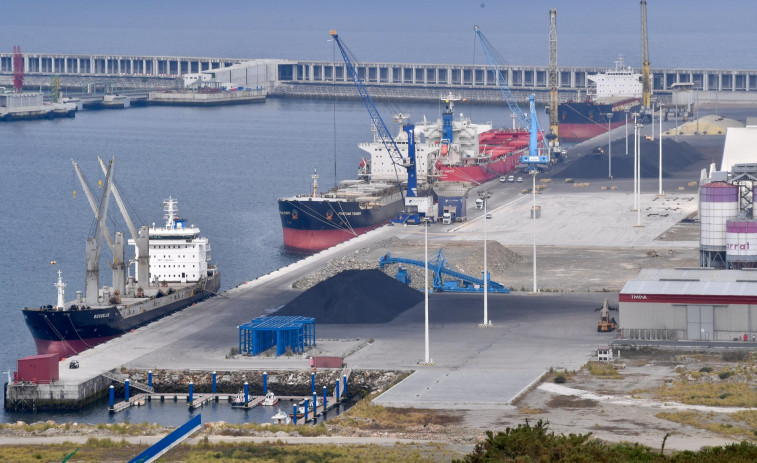 El Puerto de A Coruña refuerza los servicios prácticos, de amarre y remolque por el aumento de actividad