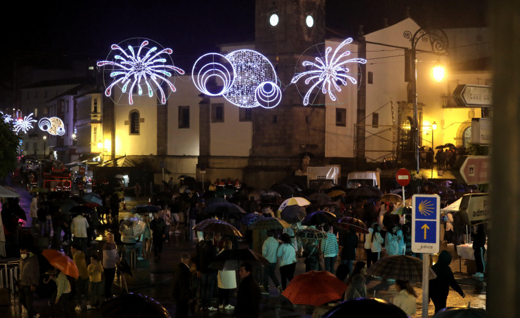 La lluvia y el viento impiden al patrón de Betanzos recibir al Globo tras dos años de larga espera