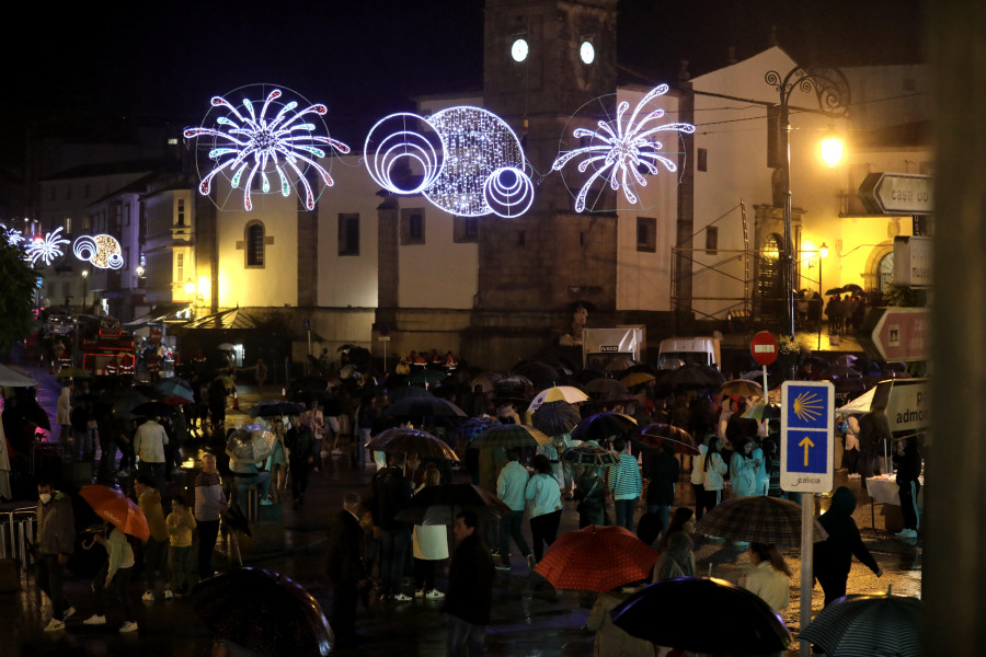 La lluvia y el viento impiden al patrón de Betanzos recibir al Globo tras dos años de larga espera