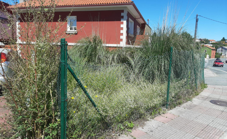 Bergondo denuncia el abandono de una parcela de San Isidro por parte de Naturgy