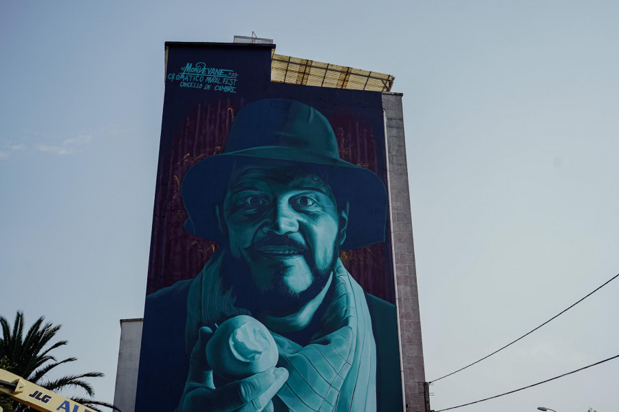 Touriñán, en la piel de “Fendetestas” es el mejor mural del mundo en julio