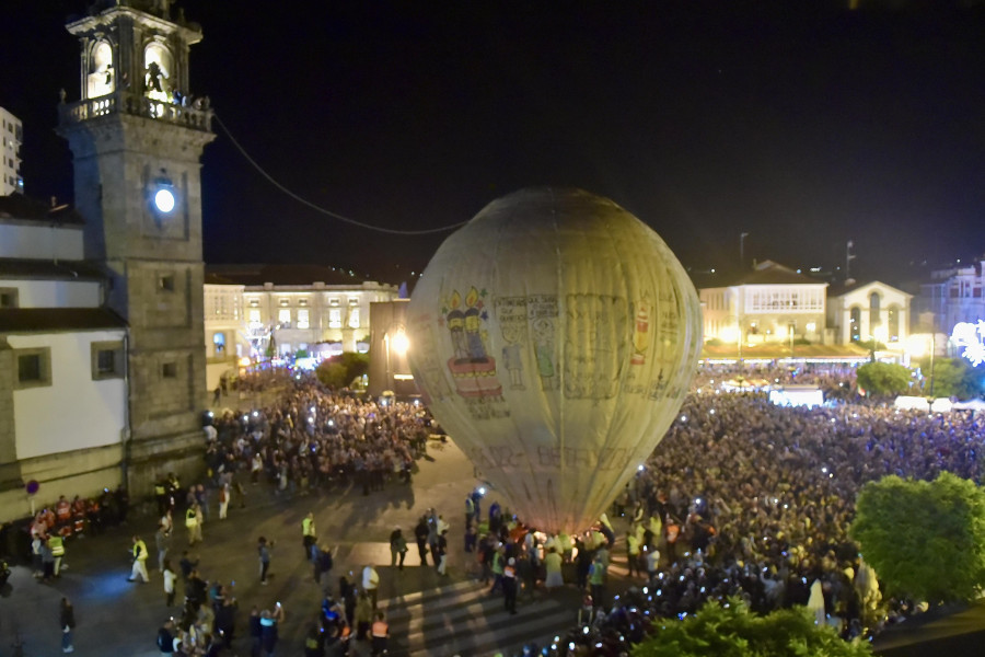 El Globo toca el cielo para poner la guinda a la fiesta de Os Caneiros