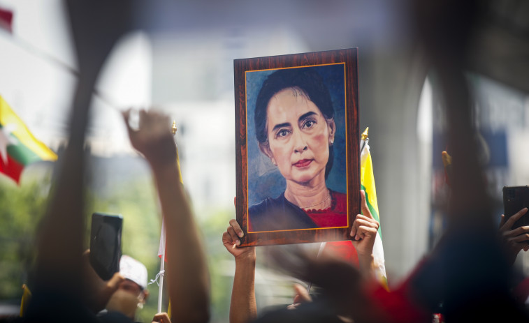 La junta birmana se abre a permitir la vuelta de Suu Kyi a su casa tras los juicios