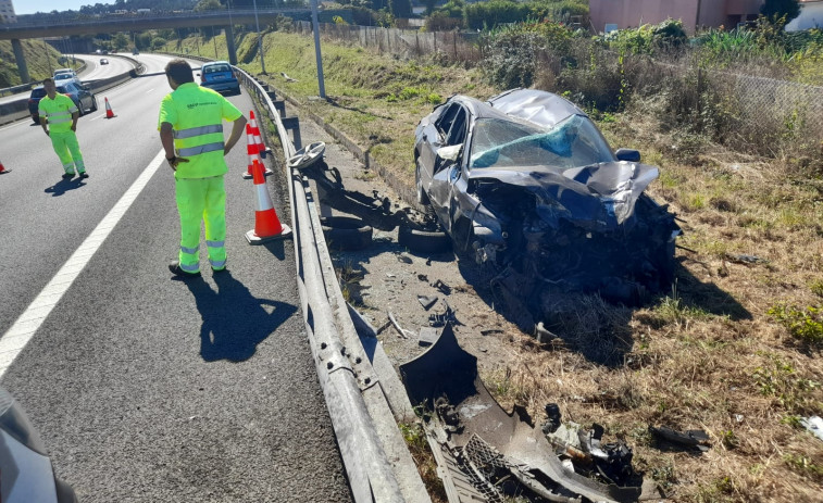 Una mujer resulta herida leve en un accidente múltiple en la AP-9 a su paso por Culleredo
