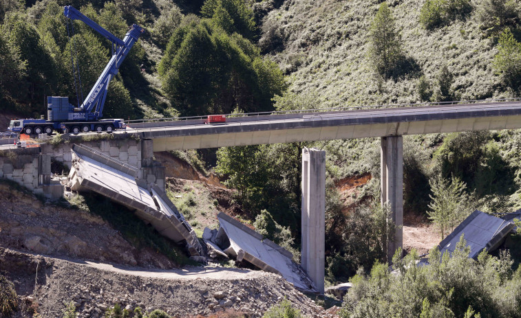Galicia y Castilla y León exigen concretar la reconstrucción del viaducto de la A-6