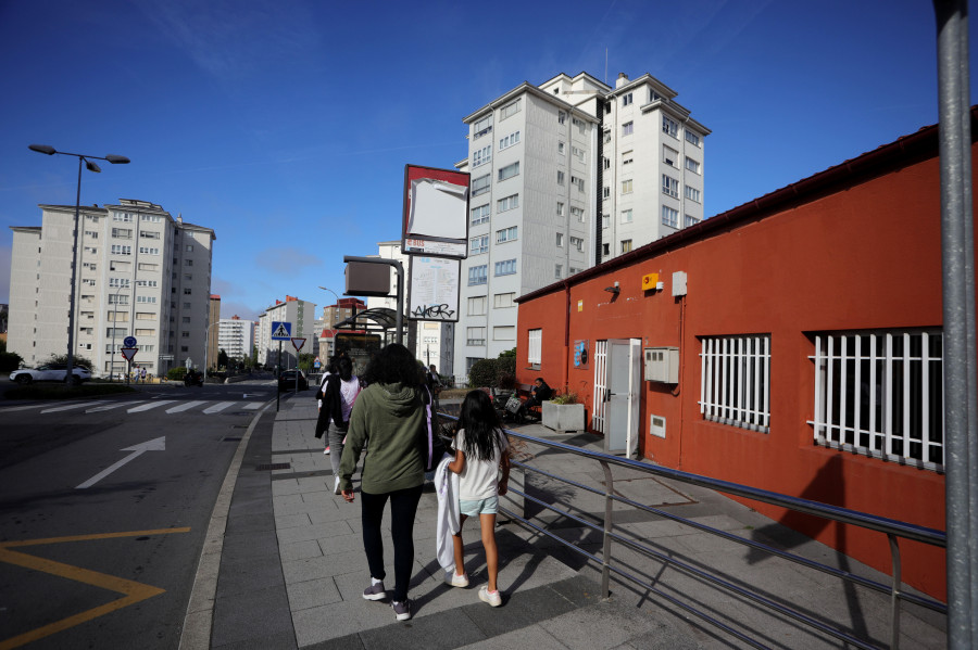 Los vecinos reclaman la creación de un comedor social y de una biblioteca en la zona de O Birloque