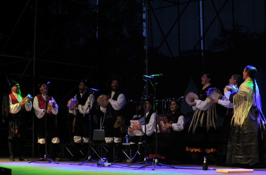 Novo Mesoiro sintió el poder del metal y Santa Margarita del folk