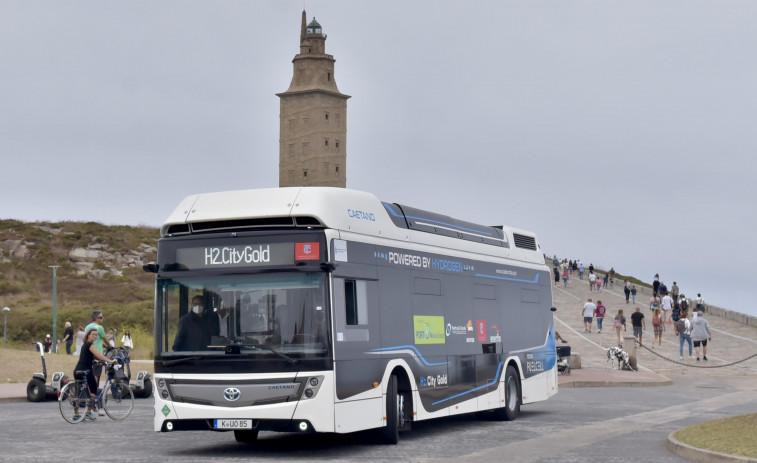 El autobús propulsado por hidrógeno verde finaliza su experiencia piloto con éxito
