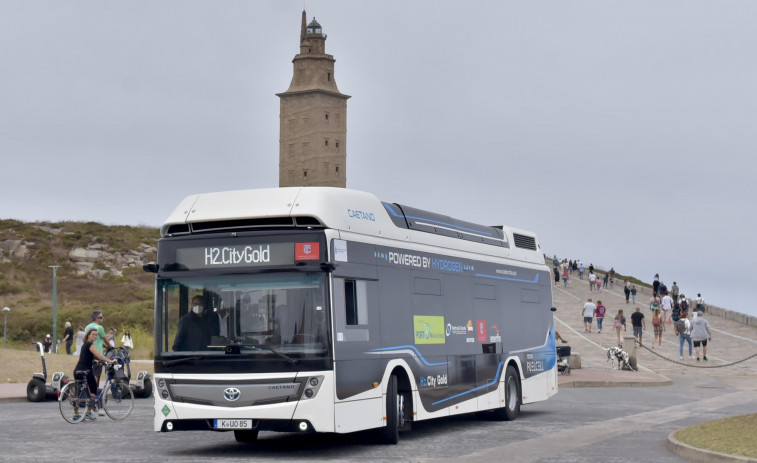 El autobús propulsado por hidrógeno verde finaliza su experiencia piloto con éxito