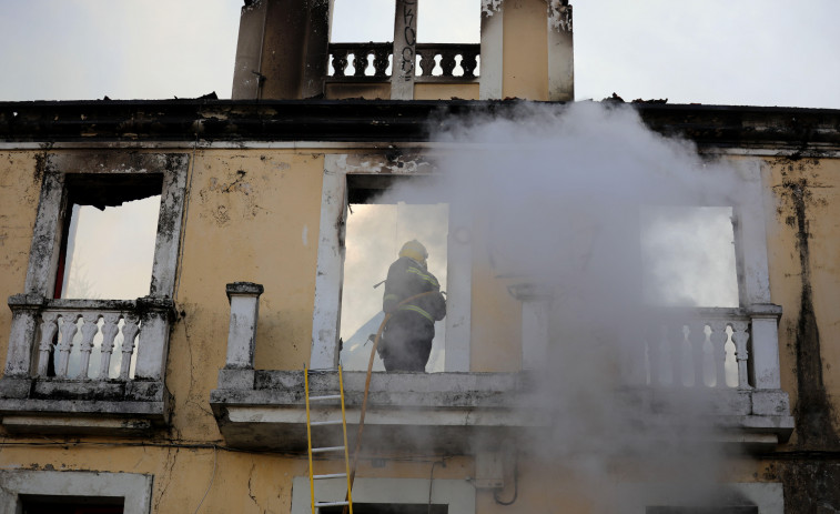 Dos incendios calcinan una casa abandonada en O Burgo y un viejo almacén de lúpulo  en Betanzos