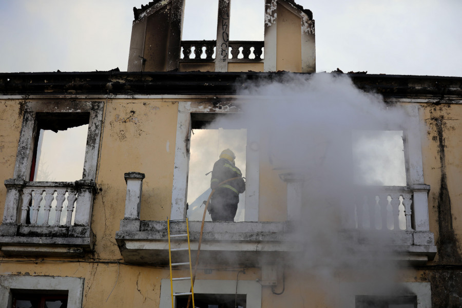 Dos incendios calcinan una casa abandonada en O Burgo y un viejo almacén de lúpulo  en Betanzos