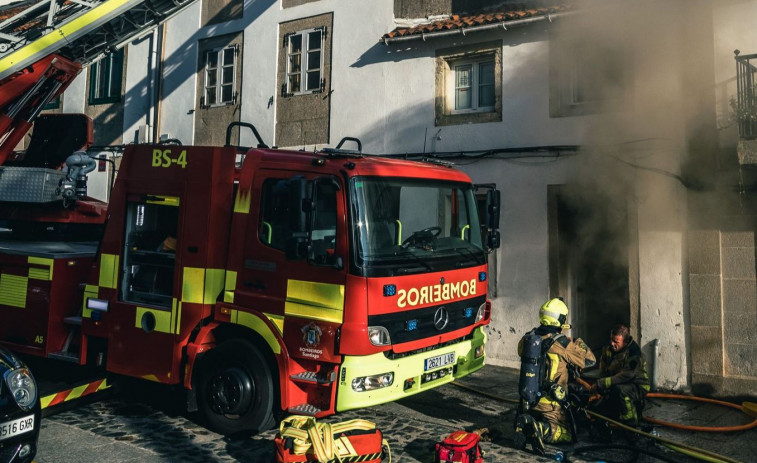 Fallece un Bombero en prácticas en Santiago atropellado por un autobús durante un operativo de extinción