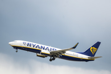 EuropaPress 4640135 filed 30 april 2019 hessen frankfurtmain ryanair aircraft is approach to 10243527