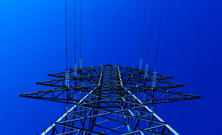 El precio de la luz se dispara este domingo hasta los 67,22 euros/MWh