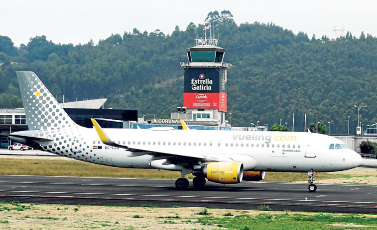 Alvedro vive una jornada de normalidad en el inicio de la huelga de controladores