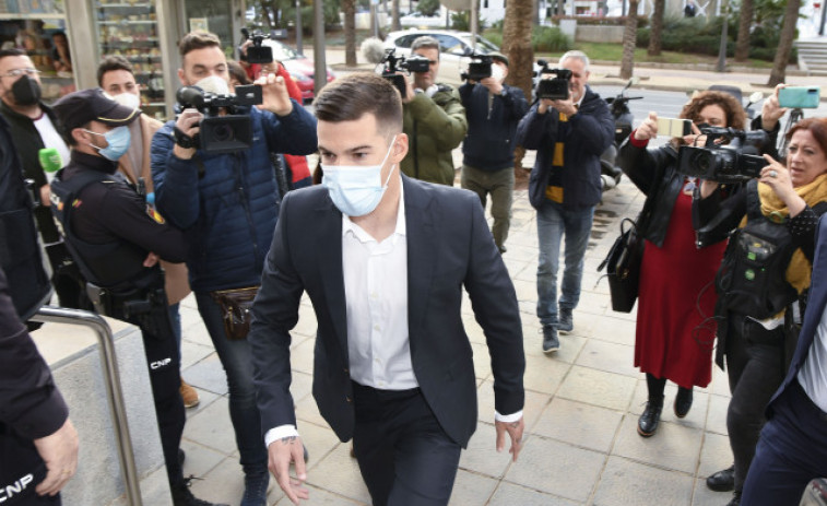 La Audiencia cita a Santi Mina para decidir si ingresa en prisión por los abusos sexuales ante aumento de riesgo de fuga