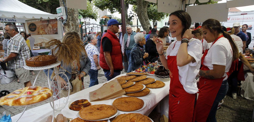 Carral devora con “hambre de dos años” empanada a destajo