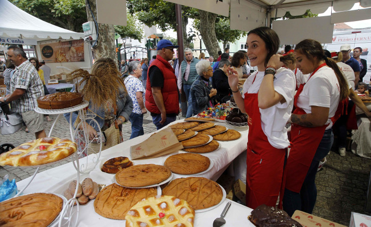 Carral devora con “hambre de dos años” empanada a destajo