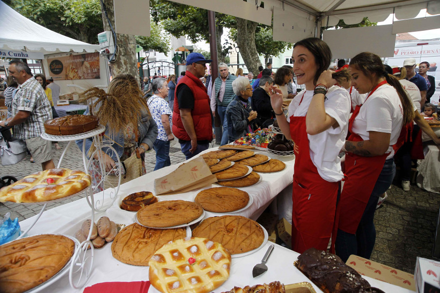 Carral devora con “hambre de dos años” empanada a destajo