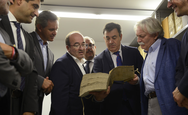 Iceta inaugura el Archivo Provincial de Ourense con la ausencia destacada de Jácome