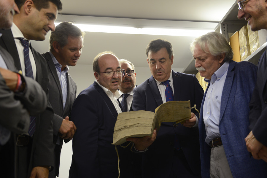 Iceta inaugura el Archivo Provincial de Ourense con la ausencia destacada de Jácome