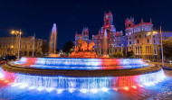 Cibeles se ilumina con los colores de la bandera británica por el fallecimiento de Isabel II