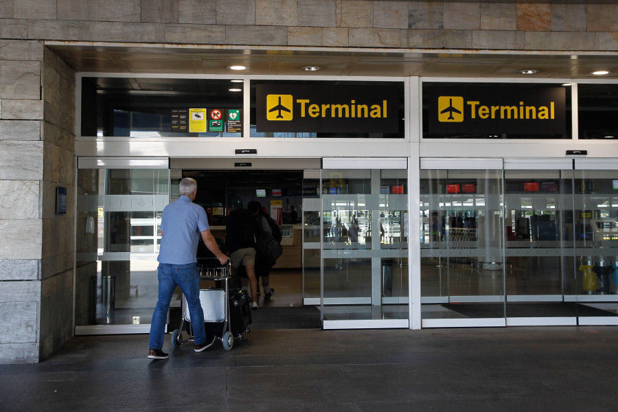 La parrilla de invierno en Alvedro solo perderá el vuelo a Menorca