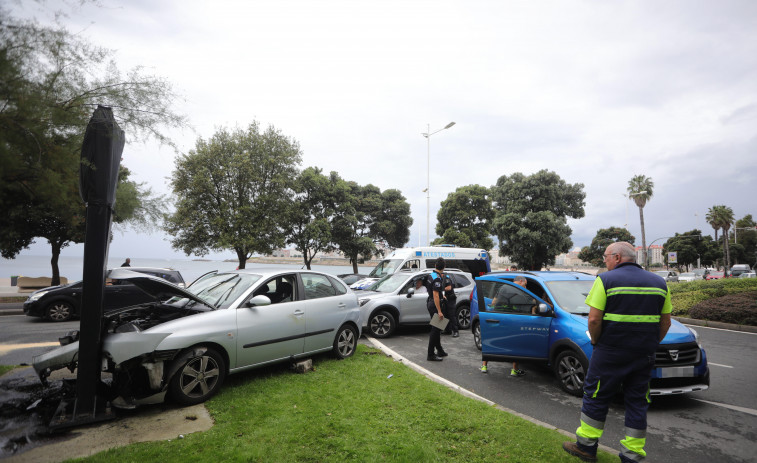 Trasladado al Chuac un herido leve por una colisión en el Paseo Marítimo de A Coruña