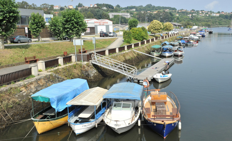 Alerta por un conato de incendio en el puerto de Betanzos