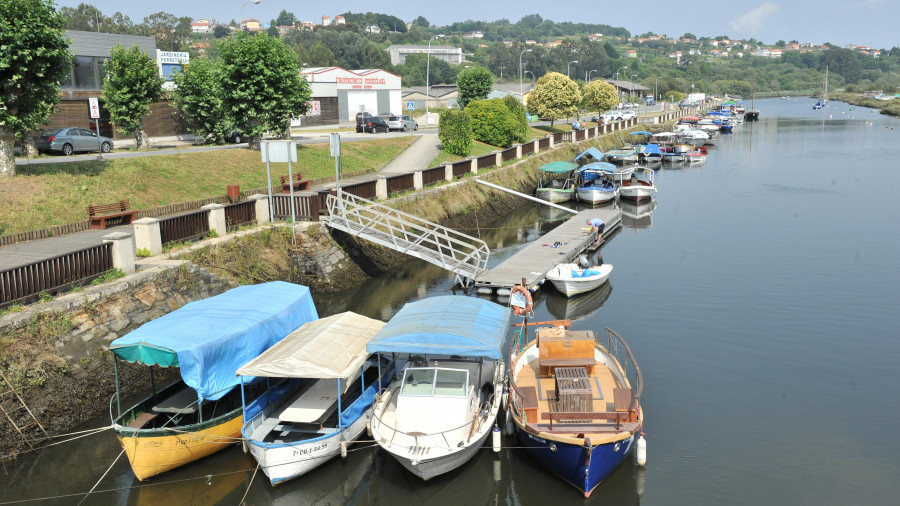 Betanzos insiste en que se dote al Puerto de un recinto para varar 300 lanchas en invierno