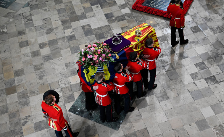 Un lamento interpretado por el gaitero real cierra el funeral por Isabel II