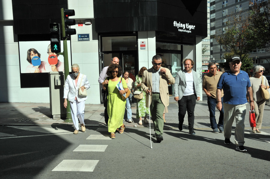 Los semáforos de A Coruña incorporan un sistema de avisos sonoros a demanda para invidentes