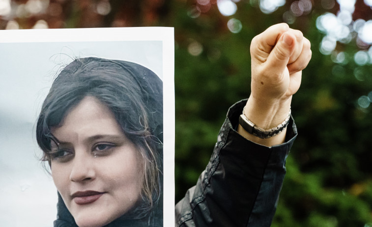Irán no logra contener unas protestas por Amini que dejan ya tres muertos