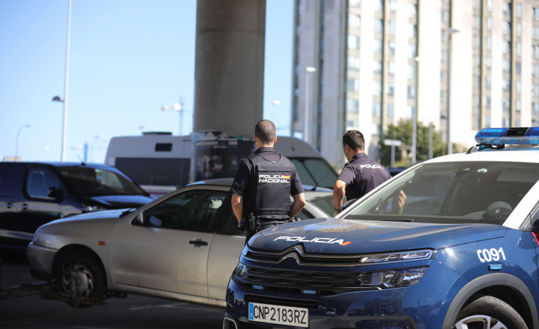 Hallan el cuerpo de un hombre en el aparcamiento frente a Espacio Coruña