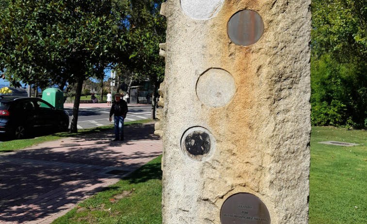 El alcalde de Oleiros achaca al vandalismo los desperfectos en la estatua de García Lorca